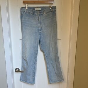Denim Forum Light Wash Cropped Jeans